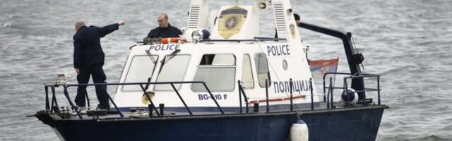 PREVRNUO SE ČAMAC NA SAVI, MUŠKARAC I DETE IZVUČENI IZ VODE! Velika drama u Beogradu!