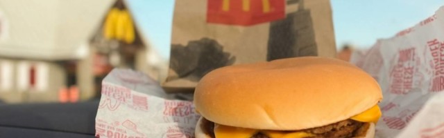 Ksenija tuži Mekdonalds zbog bilborda koji ju je namamio da prekrši post i pojede njihov čizburger
