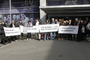 Протест запослених клинике "Др Лаза Лазаревић" испред РТС-а