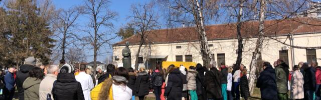 Zaposleni Univerzitetskog kliničkog centra Kragujevac odali su poštu stradalima u Novom Sadu