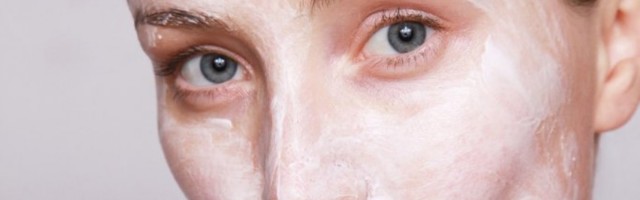 (RECEPT) UKLONITE MITISERE I FLEKE: Napravite same efikasno SREDSTVO za čišćenje lica!