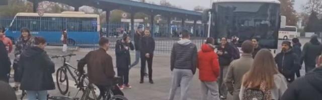 BLOKIRANA autobuska stanica u Novom Sadu (VIDEO)