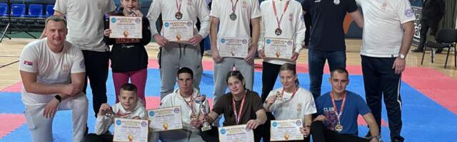 Kragujevački kik bokseri osvojili devet medalja i pehar za najbolju juniorku prvenstva