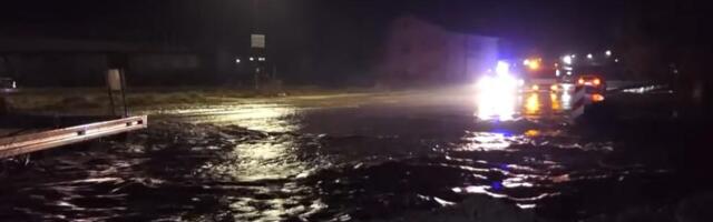 "NA MOSTU JE BILA BUJICA POLA METRA, DEVOJKE NISU VIDELE PUT..." Potpuni haos u Dalmaciji, jako nevreme poharalo sve! Jedva su izvukle glavu (VIDEO)