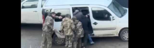 Присилна мобилизација добија све креативније облике, ко не пристане на уцену - метак у главу