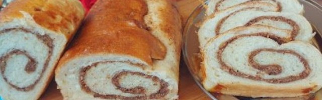 ŠTRUDLA SA DŽEMOM! Poslastica koja se lepi za prste /VIDEO/