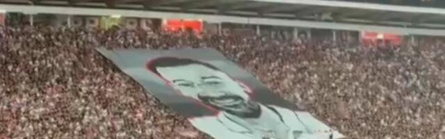 EMOTIVNA SLIKA NA „MARAKANI“: „Delije“ se ovako oprostile od tragično preminulog navijača! (VIDEO)