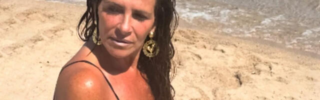 Udovica Siniše Mihajlovića POKAZALA TELO U ŠESTOJ DECENIJI! Preplanula pozirala na pesku, a onda otkrila i ko joj se pridružio: "Moji telohranitelji!" (FOTO)