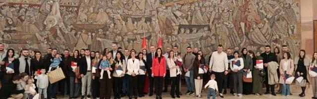 57 majki danas dobilo novac za svoj krov nad glavom, Srbija dodelila milion evra! Žarić Kovačević: Gradimo zemlju u kojoj se porodica planira i stvara!