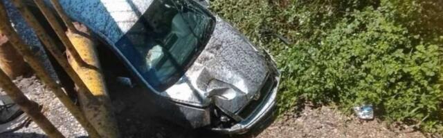 Nesreća kod Banjaluke: Auto sleteo sa mosta (FOTO)