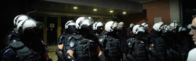 Više od 600 univerzitetskih profesora osudilo policijsku brutalnost u Novom Sadu