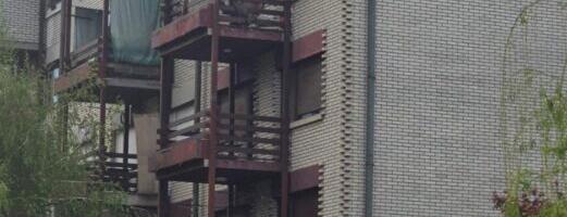 Tragedija u Novom Pazaru: devojka (29) pala sa četvrtog sprata, prevezena u bolnicu