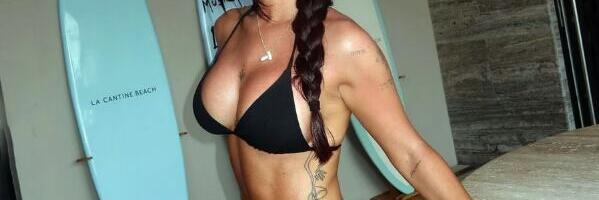 PROCURILA IZAZOVNA FOTKA TEODORE DŽEHVEROVIĆ: Pevačica se slikala posle treninga, a svi gledaju samo jedno! Mreže gore (FOTO)