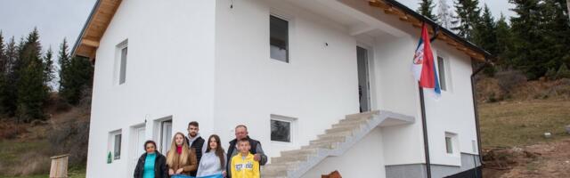 Од Блата, до нове куће – породица Раичевић усељена у свој нови дом