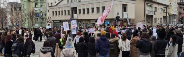 Kragujevčani osmi dan zaredom na 15 minuta blokirali raskrsnicu kod  Uzora  (FOTO)