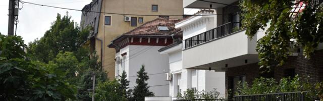 NAŠ FOLKER ŽIVI U VILI OD 500.000 EVRA: U dnevnoj sobi ima bazen i bilijar salu, za svakog člana poseban sprat