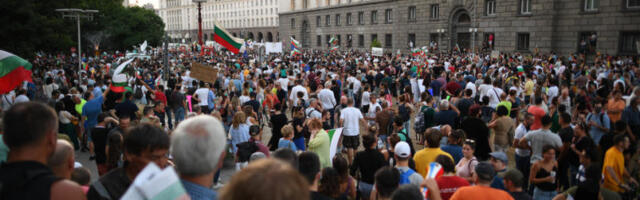 Хиљаде људи протестовало у Софији против брзог усвајања буџета за 2026. годину