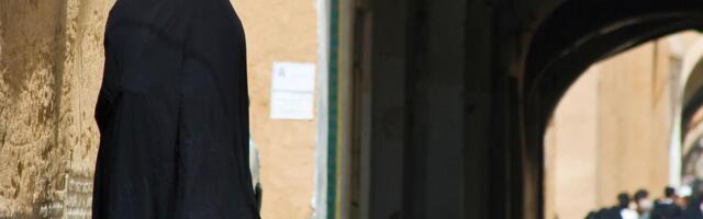 Zaljubila se u kolegu sa fakulteta, pa odvedena u haremu: Muž je zlostavljao u bolnici, a onda progovorila o paklu!