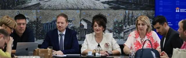 Lokalni dijalog u Kragujevcu: 62% muškaraca u Srbiji smatra da je rodna ravnopravnost već dostignuta, ali kućne obaveze i zarade otkrivaju drugačiju sliku