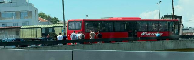 Neviđene scene na Autokomandi: Pogledajte šta su putnici autobusa morali da urade usred saobraćajnog KOLAPSA
