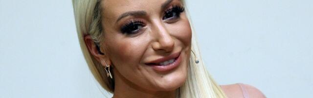 Belo, pa se ne vidi: Dušica Jakovljević obukla providnu haljinu, a brushaltera nema kao turpije u zatvoru! (Foto)