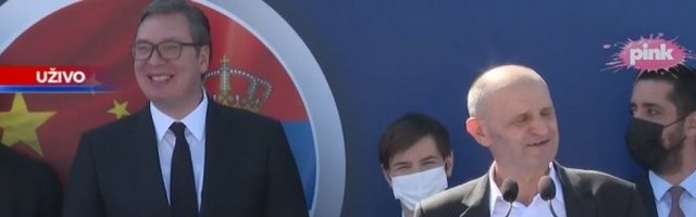 HVALA ŠTO OD SURČINA PRAVITE NAJPERSPEKTIVNIJU DRŽAVU! Predsednik opštine Stevan Suša ZASMEJAO VUČIĆA DO SUZA! /TOTALNI HIT VIDEO/