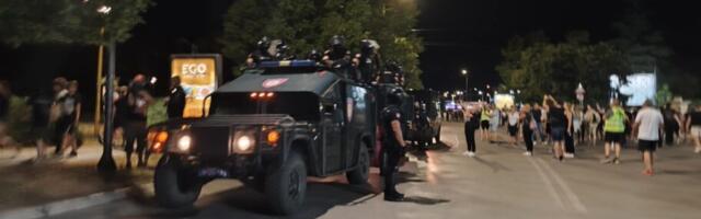 Protest zbog hapšenja u Nišu – studenti privedeni, pa pušteni posle više sati, šetnja do SNS-a uz brojne snage policije