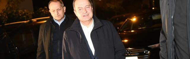 Ivica Dačić sa sinom pevačici doneo POSEBAN POKLON na Nikoljdan - Postarao se da ovo čuva i pokazuje godinama! (FOTO)