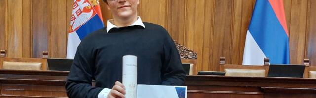 Priznanje Takmičar generacije vranjskom gimnazijalcu Pavlu Mišiću