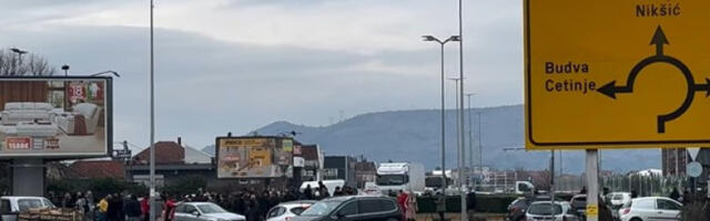 Зећани блокирали путеве ка Цетињу, Никшићу и Бару