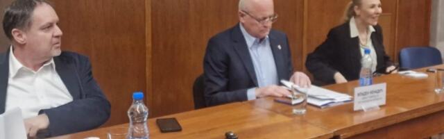 Šatro tribina: Organizovan politički skup na Pravnom fakultetu - blokaderi pomno slušaju svog vođu Nenadića (FOTO)