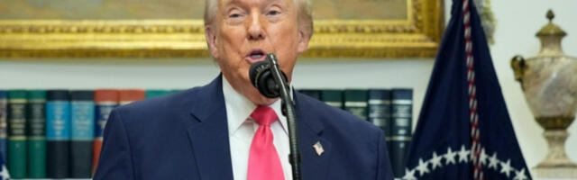 Трамп: САД и Иран разговарају, без напада на електране у наредних пет дана