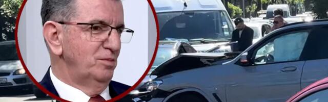 POTPREDSEDNIK SKUPŠTINE UČESTVOVAO U SAOBRAĆAJNOJ NESREĆI! Poznat po sramnoj provokaciji, pogledajte snimak sa mesta sudara (VIDEO)