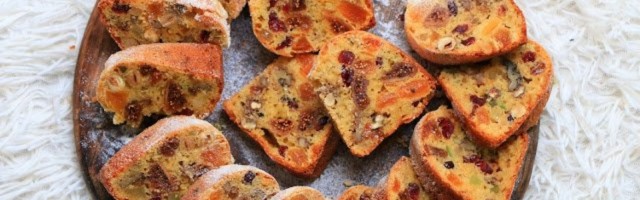 (RECEPT) Praznični KUGLOF: Kolač sa suvim voćem, iznenađenje za najdraže!