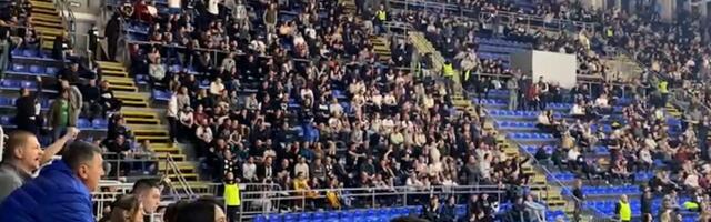 (VIDEO) VEĆ "GORI": Navijači Partizana priredili vruć doček košarkašima Zvezde, PLJUŠTE PROZIVKE!