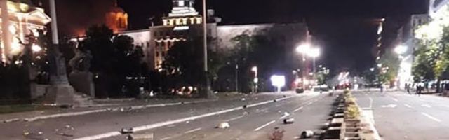 Zapaljeni kontejneri, automobili, polomljeni izlozi, smeće: Ovako izgleda Beograd nakon protesta
