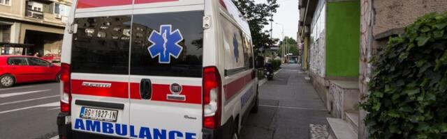 Masovna tuča na ulici u Železniku: Mladić uboden nožem, hitno hospitalizovan