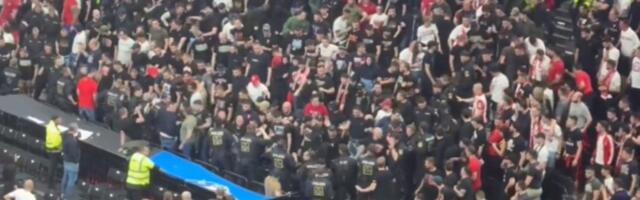 Delije gađale čoveka u dresu Fenera, pa se sukobile i sa policijom (VIDEO)