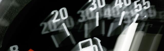 Koliko kilometara još možete da vozite nakon što se upali lampica za rezervu? Najbolje je da ne odlažete posetu benzinskoj pumpi, jer je ponekad to vrlo malo!