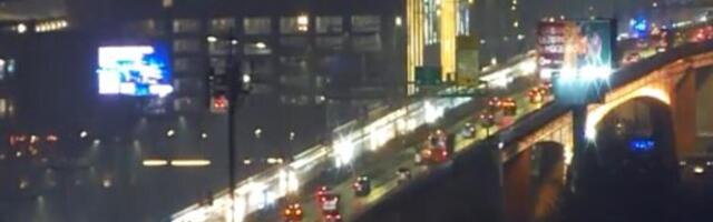 LANČANI SUDAR NA GAZELI: Jedno vozilo se odbacilo u drugu traku, saobraćaj stoji!