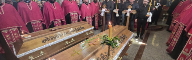 SUZE, BOL, TUGA I "VJEČNAJA PAMJAT": Potresne slike na opelu i sahrani sveštenika Nenada i popadije Nedeljke