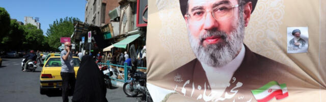 Саветник Хамнеија: Свет ће ускоро бити сведок разбијања америчке моћи