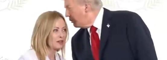 POGLED KOJI JE ZAPALIO NATO SAMIT! Tramp joj pružio ruku, a reakcija Đorđe Meloni obišla svet: Pogledajte prvi susret lidera nakon žestoke svađe!  (VIDEO)