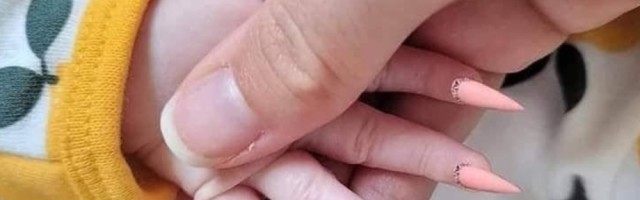 Mreže izgorele zbog majke koja je uradila bebi NOKTE?! (FOTO)