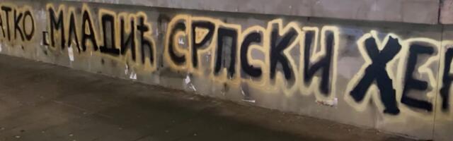 Ponovo nalepnice Bulevar Ratka Mladića u Novom Sadu