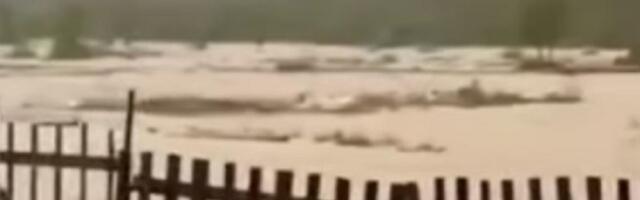 Hitna evakuacija: Voda nadire, strahuje se od velikih poplava (FOTO. VIDEO)