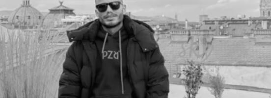 Otac estradnog frizera ne zna od čega mu je sin umro: Slomio se na sahrani, imao samo njega