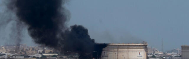 Гори рафинерија Мина ал-Ахмади након напада дроновима