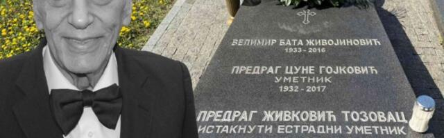 PORODICA IZAŠLA NA TOZOVČEV GROB: Održan pomen legendarnom pevaču! (GALERIJA)