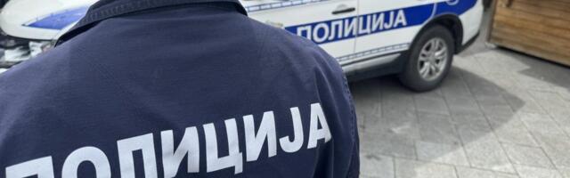 Čekićem pretio kasiru: Opljačkan lokal u Beogradu - ukrao 200.000 dinara